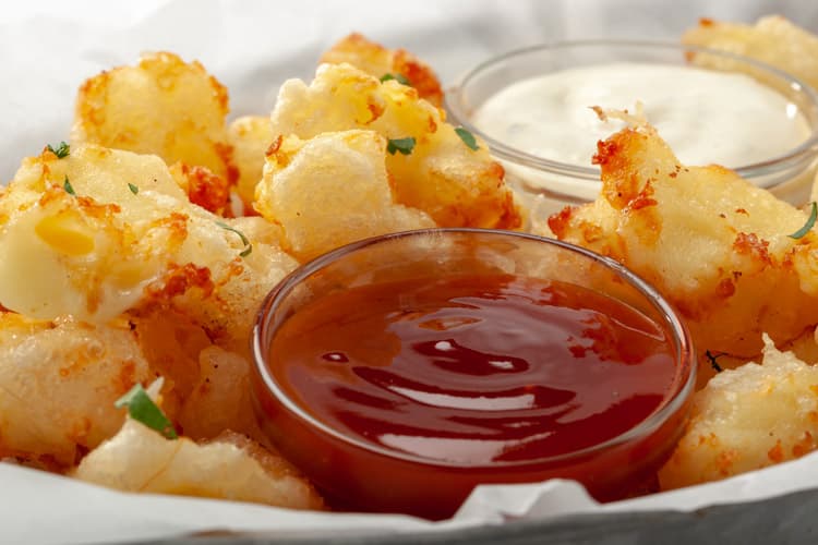 Wisconsin Fried Cheese Curds thumbnail